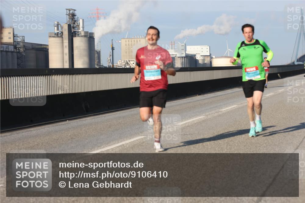 03.10.2025 - Köhlbrandbrückenlauf Lena Gebhardt http://msf.ph/oto/9106410 03.10.2025 09:39:20 Position 2  meine-sportfotos.de
