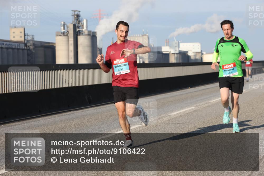 03.10.2025 - Köhlbrandbrückenlauf Lena Gebhardt http://msf.ph/oto/9106422 03.10.2025 09:39:20 Position 2 2792, 2705 meine-sportfotos.de