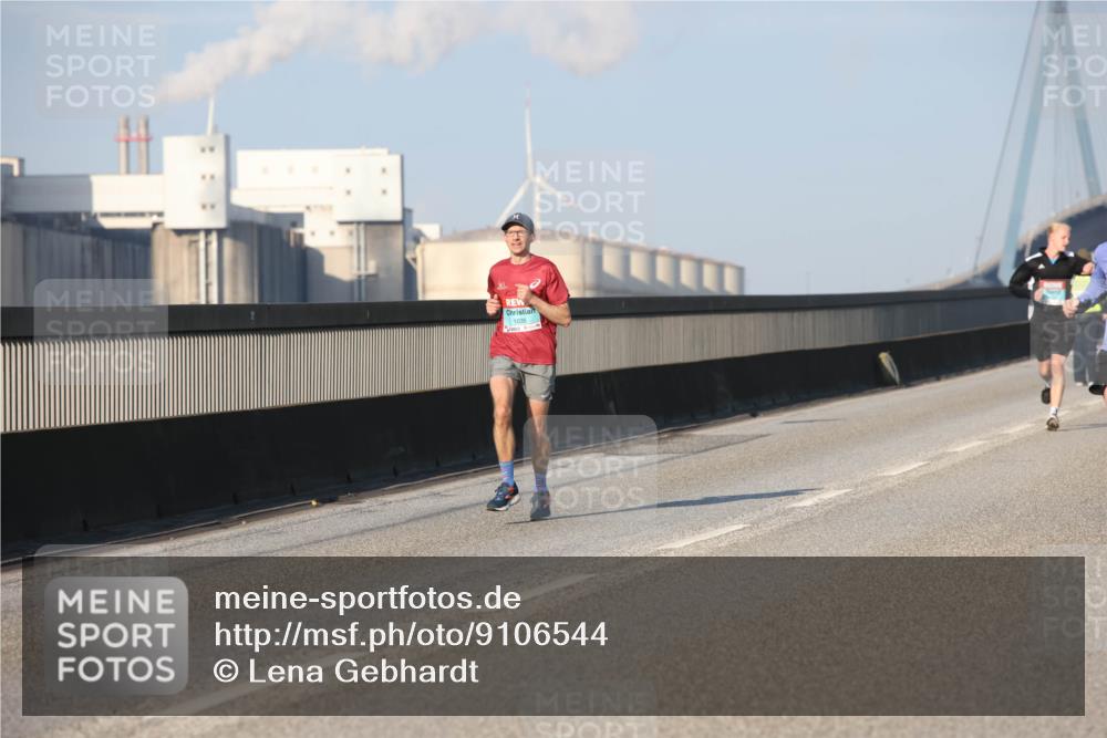 03.10.2025 - Köhlbrandbrückenlauf Lena Gebhardt http://msf.ph/oto/9106544 03.10.2025 09:39:24 Position 2 1035 meine-sportfotos.de