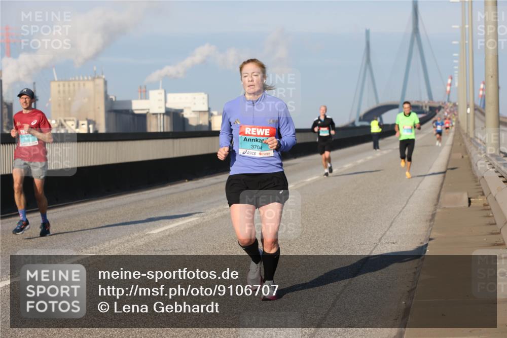 03.10.2025 - Köhlbrandbrückenlauf Lena Gebhardt http://msf.ph/oto/9106707 03.10.2025 09:39:28 Position 2 1035, 3704 meine-sportfotos.de