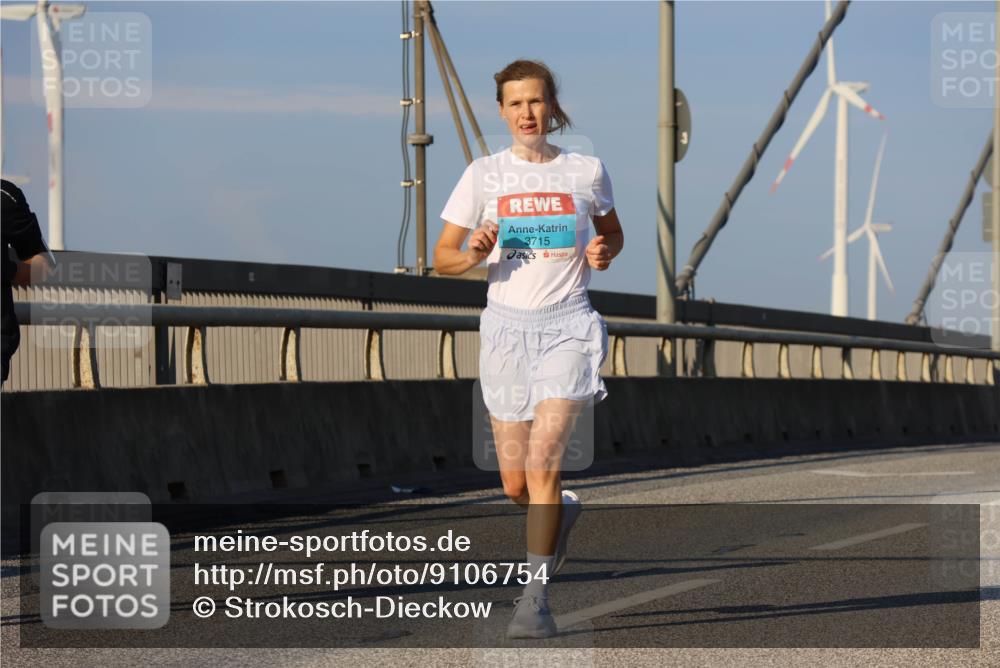 03.10.2025 - Köhlbrandbrückenlauf Strokosch-Dieckow http://msf.ph/oto/9106754 03.10.2025 09:35:52 Position 2 3715 meine-sportfotos.de