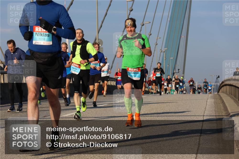 03.10.2025 - Köhlbrandbrückenlauf Strokosch-Dieckow http://msf.ph/oto/9106817 03.10.2025 09:36:00 Position 2 1016, 3720, 2703 meine-sportfotos.de