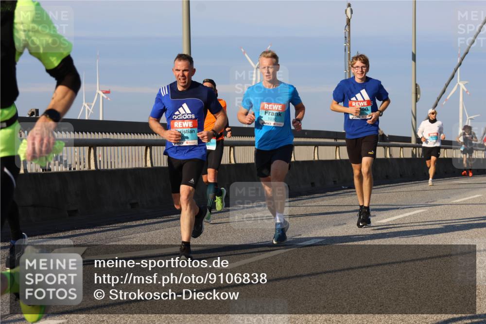 03.10.2025 - Köhlbrandbrückenlauf Strokosch-Dieckow http://msf.ph/oto/9106838 03.10.2025 09:36:05 Position 2 1030 meine-sportfotos.de
