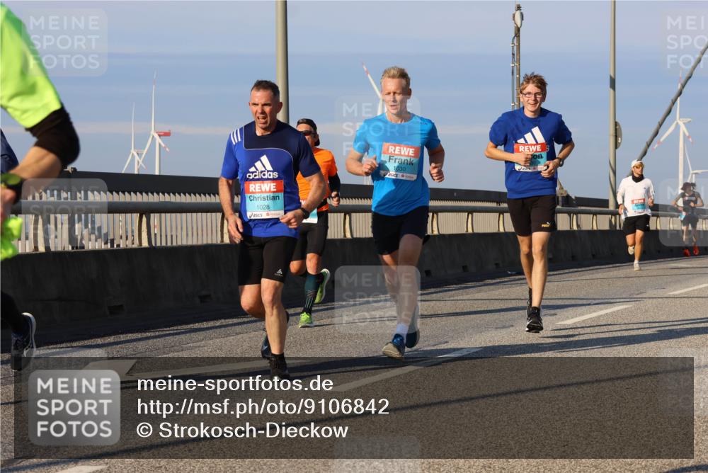 03.10.2025 - Köhlbrandbrückenlauf Strokosch-Dieckow http://msf.ph/oto/9106842 03.10.2025 09:36:05 Position 2 1028, 1030 meine-sportfotos.de