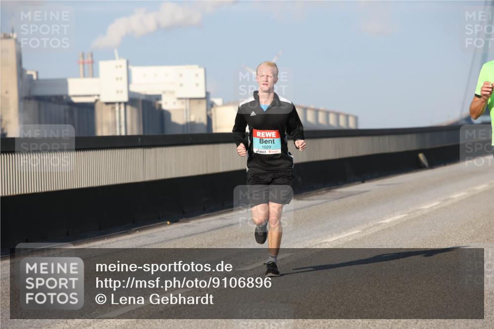 03.10.2025 - Köhlbrandbrückenlauf Lena Gebhardt http://msf.ph/oto/9106896 03.10.2025 09:39:32 Position 2 1029 meine-sportfotos.de