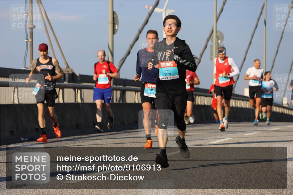 03.10.2025 - Köhlbrandbrückenlauf Strokosch-Dieckow http://msf.ph/oto/9106913 03.10.2025 09:36:10 Position 2 3789 meine-sportfotos.de