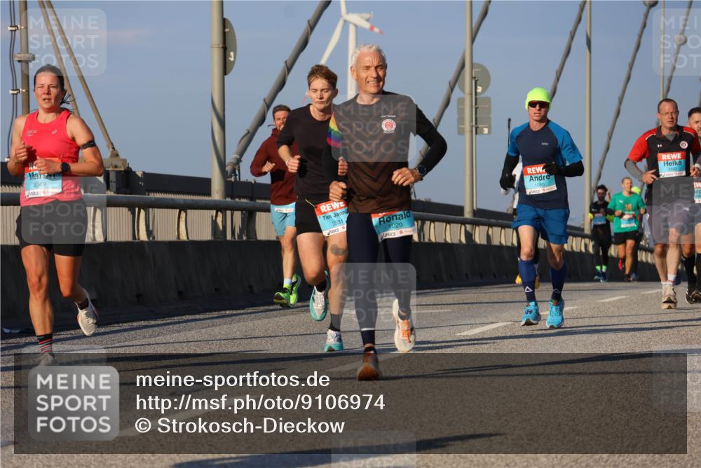03.10.2025 - Köhlbrandbrückenlauf Strokosch-Dieckow http://msf.ph/oto/9106974 03.10.2025 09:36:20 Position 2 3249, 3531, 1020, 1050 meine-sportfotos.de