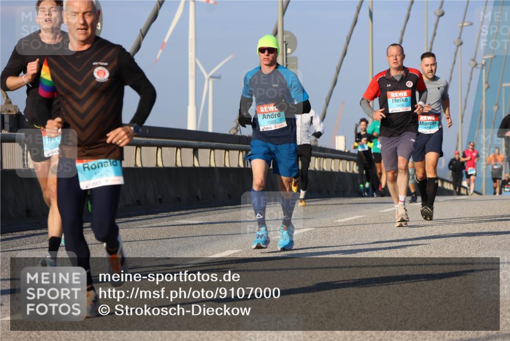 03.10.2025 - Köhlbrandbrückenlauf Strokosch-Dieckow http://msf.ph/oto/9107000 03.10.2025 09:36:22 Position 2 35, 1020, 1050, 3402, 10 meine-sportfotos.de