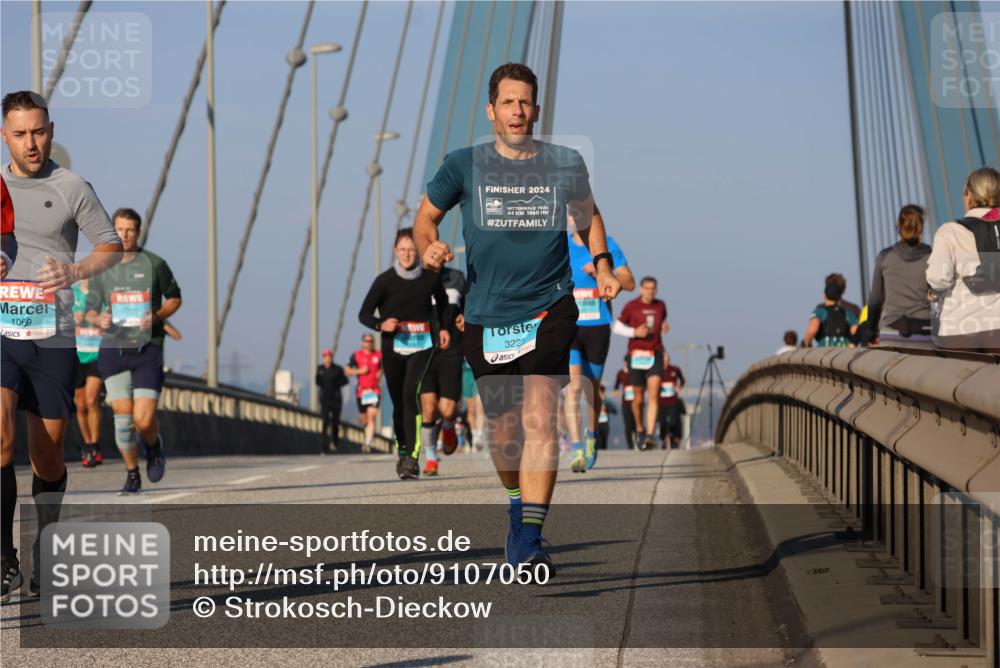 03.10.2025 - Köhlbrandbrückenlauf Strokosch-Dieckow http://msf.ph/oto/9107050 03.10.2025 09:36:25 Position 2 1069, 2024, 44, 1860, 3222 meine-sportfotos.de