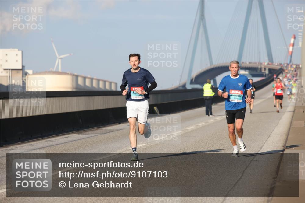 03.10.2025 - Köhlbrandbrückenlauf Lena Gebhardt http://msf.ph/oto/9107103 03.10.2025 09:39:43 Position 2  meine-sportfotos.de