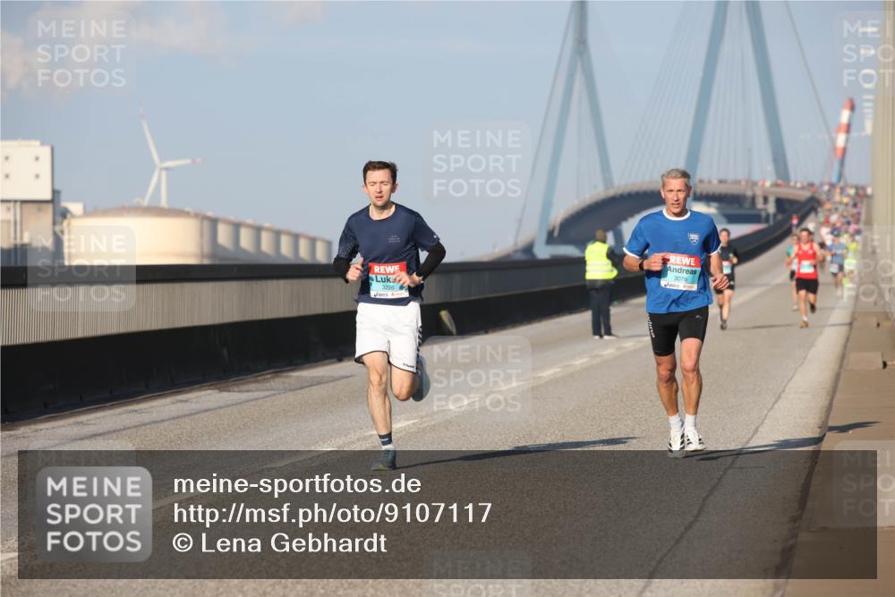 03.10.2025 - Köhlbrandbrückenlauf Lena Gebhardt http://msf.ph/oto/9107117 03.10.2025 09:39:43 Position 2  meine-sportfotos.de