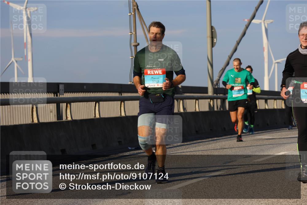 03.10.2025 - Köhlbrandbrückenlauf Strokosch-Dieckow http://msf.ph/oto/9107124 03.10.2025 09:36:31 Position 2 3763 meine-sportfotos.de