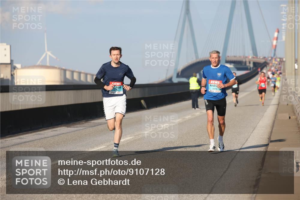 03.10.2025 - Köhlbrandbrückenlauf Lena Gebhardt http://msf.ph/oto/9107128 03.10.2025 09:39:43 Position 2 3078 meine-sportfotos.de