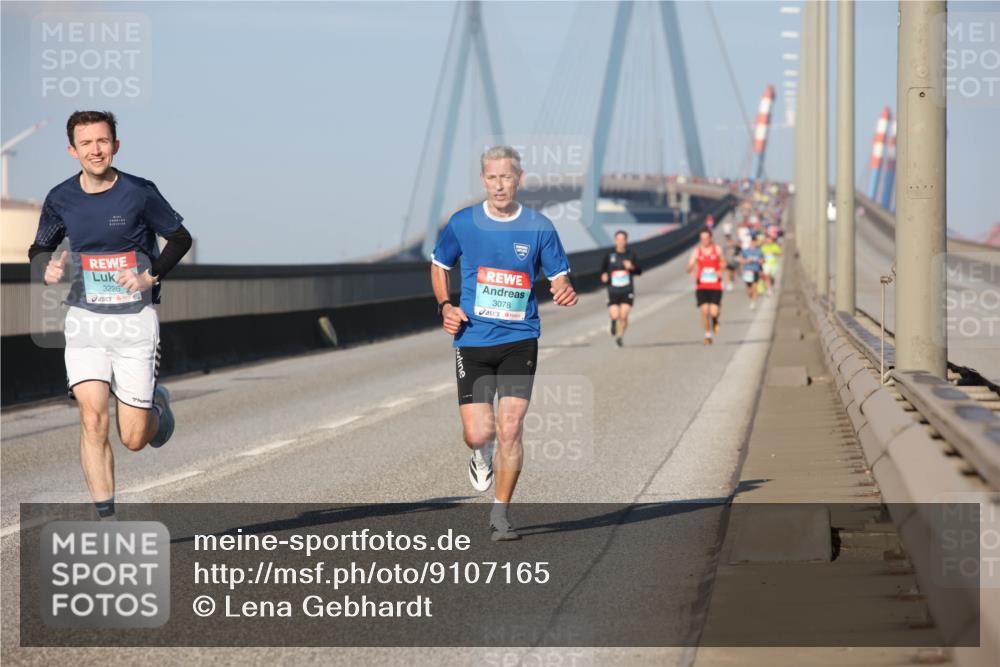 03.10.2025 - Köhlbrandbrückenlauf Lena Gebhardt http://msf.ph/oto/9107165 03.10.2025 09:39:44 Position 2 3226, 3078 meine-sportfotos.de