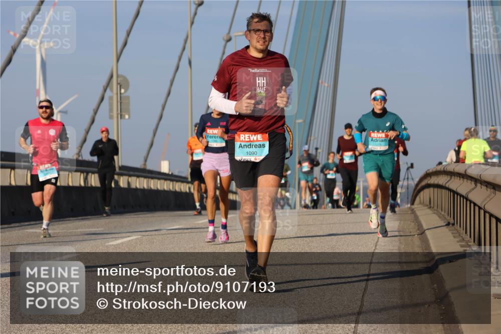 03.10.2025 - Köhlbrandbrückenlauf Strokosch-Dieckow http://msf.ph/oto/9107193 03.10.2025 09:36:39 Position 2 1090, 1275 meine-sportfotos.de