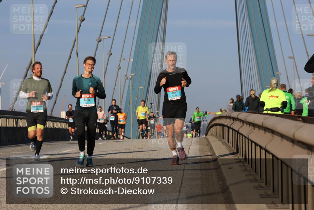03.10.2025 - Köhlbrandbrückenlauf Strokosch-Dieckow http://msf.ph/oto/9107339 03.10.2025 09:36:56 Position 2 1180, 1027, 3544 meine-sportfotos.de