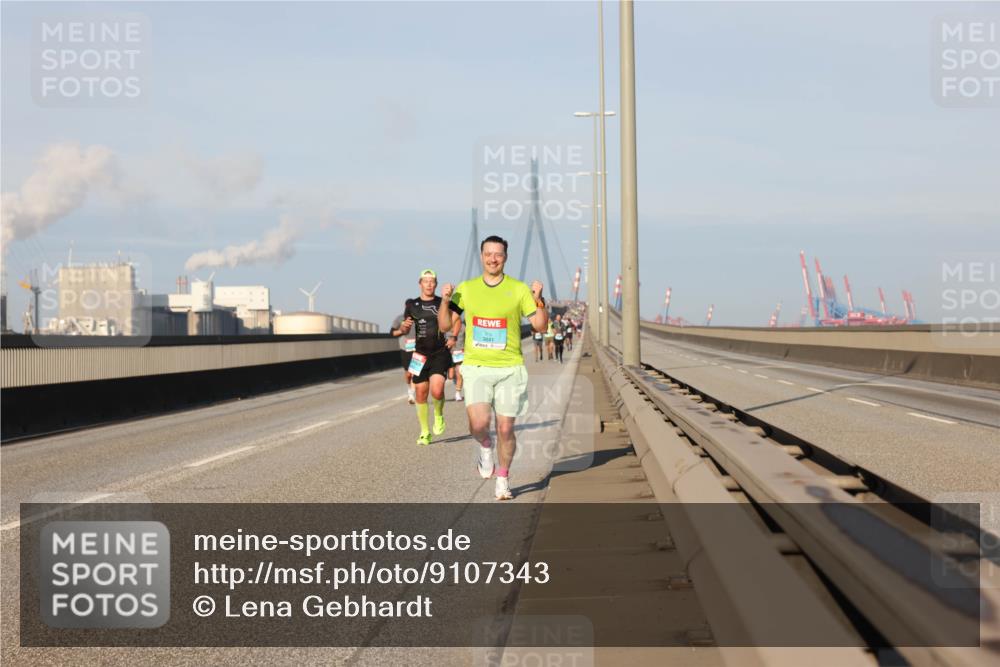 03.10.2025 - Köhlbrandbrückenlauf Lena Gebhardt http://msf.ph/oto/9107343 03.10.2025 09:40:20 Position 2 3841 meine-sportfotos.de