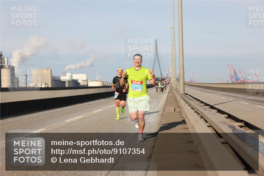 03.10.2025 - Köhlbrandbrückenlauf Lena Gebhardt http://msf.ph/oto/9107354 03.10.2025 09:40:20 Position 2 3841 meine-sportfotos.de