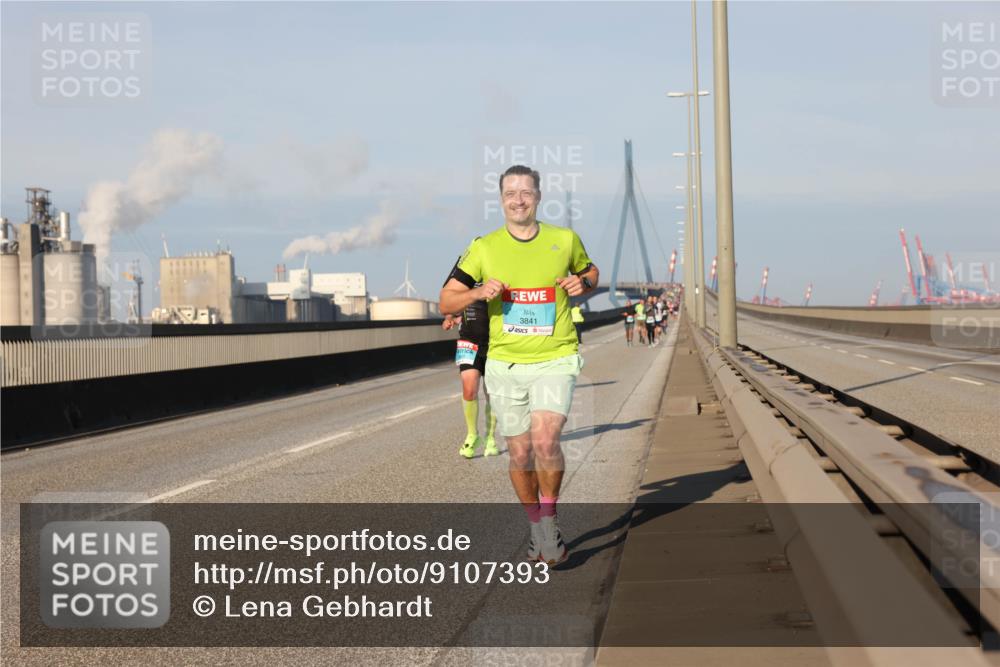 03.10.2025 - Köhlbrandbrückenlauf Lena Gebhardt http://msf.ph/oto/9107393 03.10.2025 09:40:21 Position 2 3841 meine-sportfotos.de