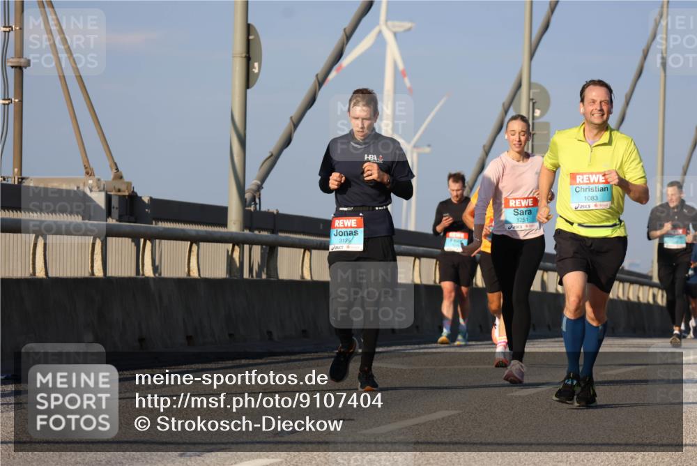 03.10.2025 - Köhlbrandbrückenlauf Strokosch-Dieckow http://msf.ph/oto/9107404 03.10.2025 09:37:08 Position 2 3136, 1251, 1083 meine-sportfotos.de