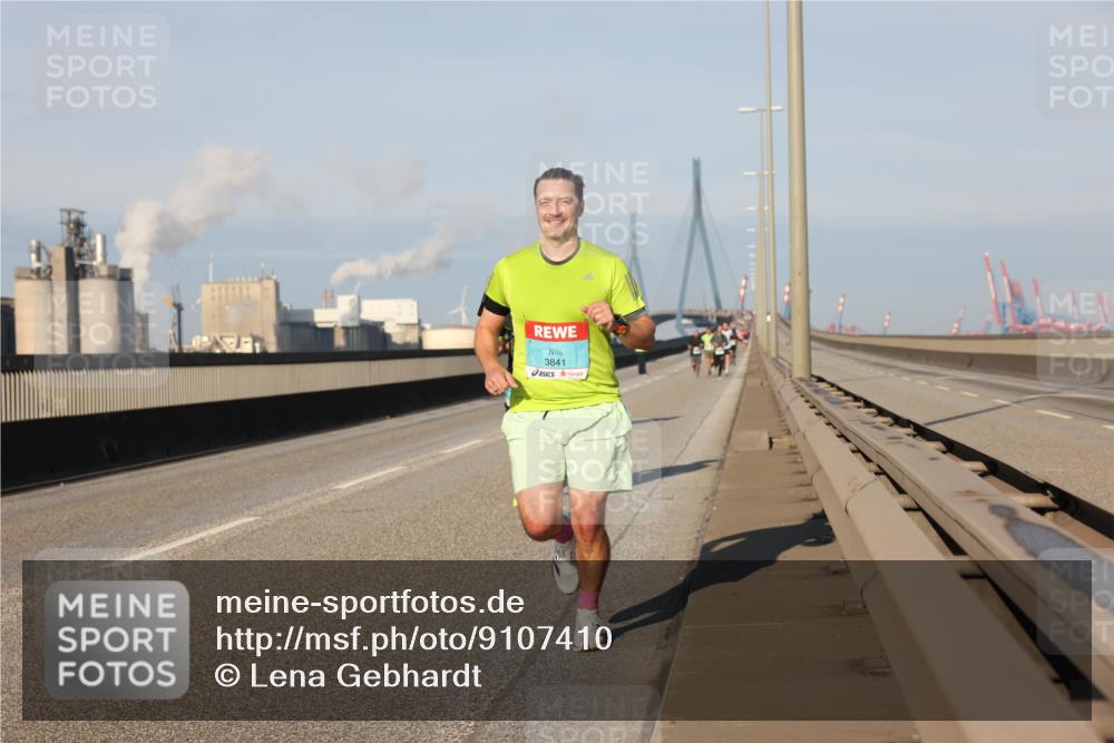 03.10.2025 - Köhlbrandbrückenlauf Lena Gebhardt http://msf.ph/oto/9107410 03.10.2025 09:40:21 Position 2 3841 meine-sportfotos.de