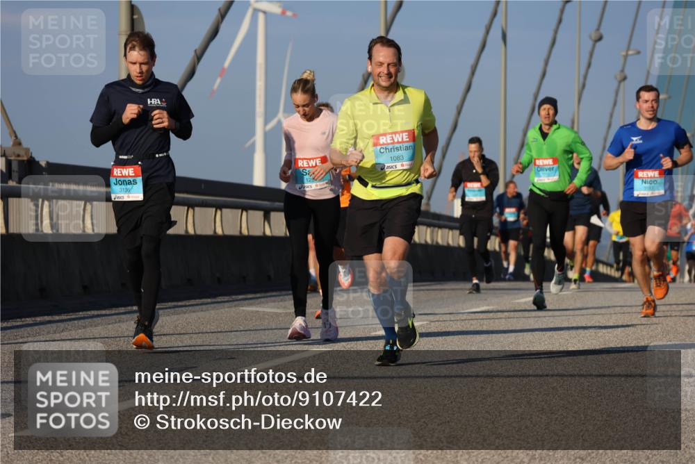 03.10.2025 - Köhlbrandbrückenlauf Strokosch-Dieckow http://msf.ph/oto/9107422 03.10.2025 09:37:09 Position 2 3, 3136, 1083, 12, 3181 meine-sportfotos.de