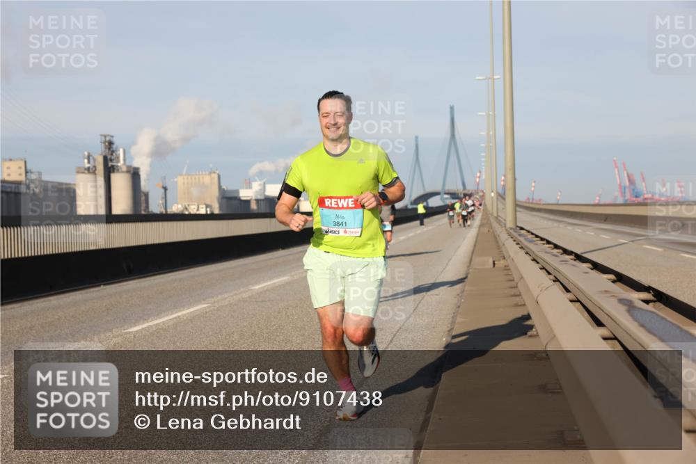 03.10.2025 - Köhlbrandbrückenlauf Lena Gebhardt http://msf.ph/oto/9107438 03.10.2025 09:40:21 Position 2 3841 meine-sportfotos.de