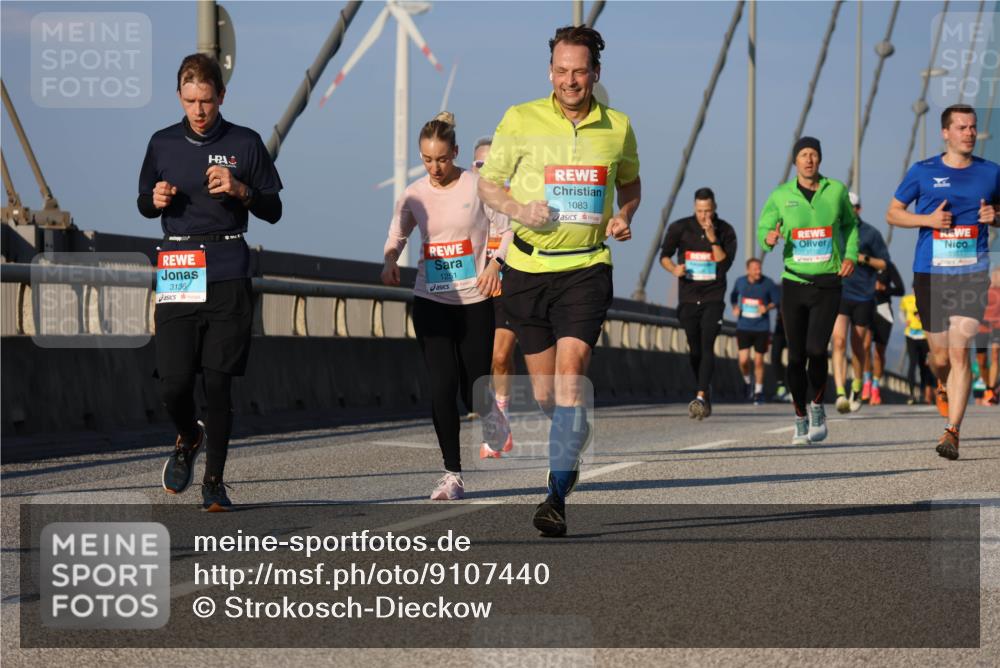 03.10.2025 - Köhlbrandbrückenlauf Strokosch-Dieckow http://msf.ph/oto/9107440 03.10.2025 09:37:09 Position 2 3136, 1251, 1083, 3181 meine-sportfotos.de