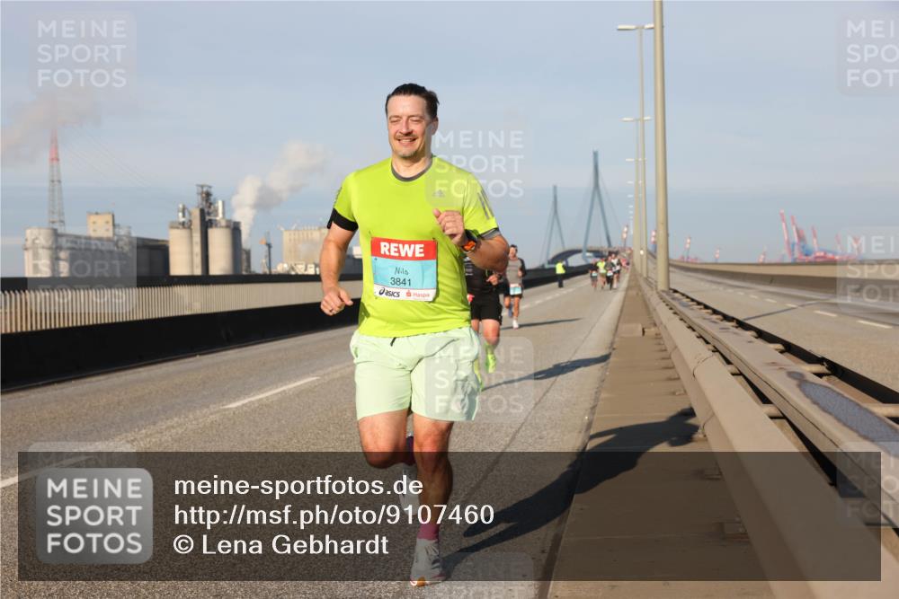 03.10.2025 - Köhlbrandbrückenlauf Lena Gebhardt http://msf.ph/oto/9107460 03.10.2025 09:40:22 Position 2 3841 meine-sportfotos.de