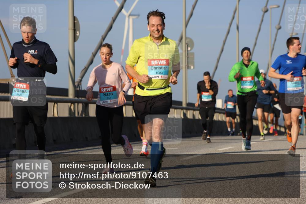 03.10.2025 - Köhlbrandbrückenlauf Strokosch-Dieckow http://msf.ph/oto/9107463 03.10.2025 09:37:10 Position 2 3136, 1251, 1083, 3181 meine-sportfotos.de