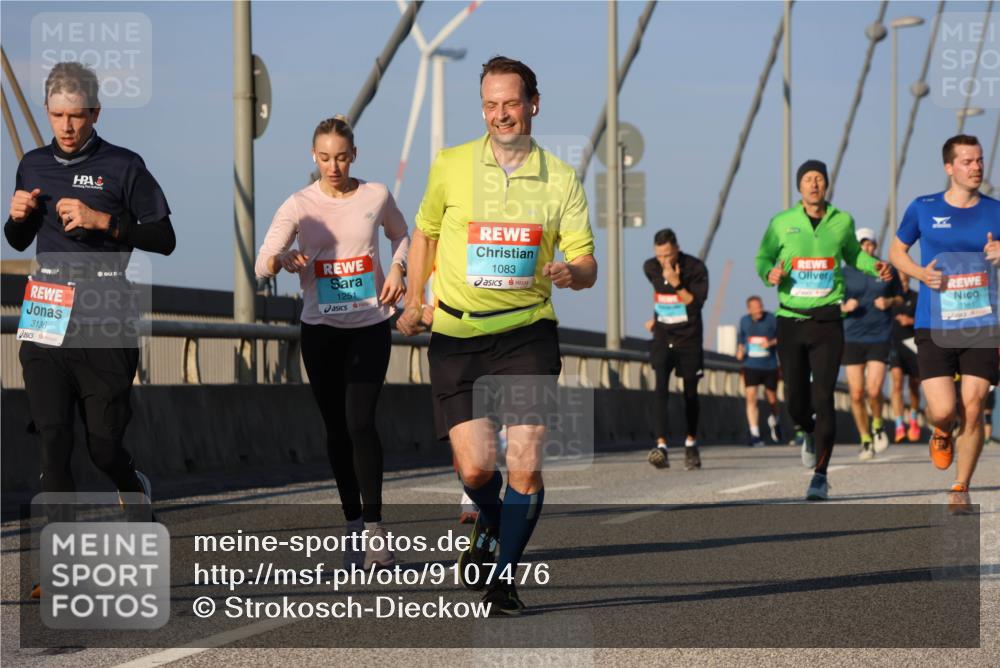 03.10.2025 - Köhlbrandbrückenlauf Strokosch-Dieckow http://msf.ph/oto/9107476 03.10.2025 09:37:10 Position 2 3136, 1251, 1083, 3181 meine-sportfotos.de