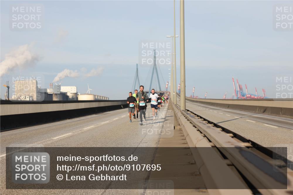 03.10.2025 - Köhlbrandbrückenlauf Lena Gebhardt http://msf.ph/oto/9107695 03.10.2025 09:40:31 Position 2  meine-sportfotos.de