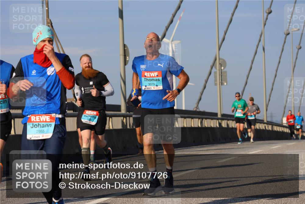 03.10.2025 - Köhlbrandbrückenlauf Strokosch-Dieckow http://msf.ph/oto/9107726 03.10.2025 09:37:34 Position 2 3, 3079, 2955 meine-sportfotos.de