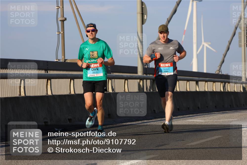 03.10.2025 - Köhlbrandbrückenlauf Strokosch-Dieckow http://msf.ph/oto/9107792 03.10.2025 09:37:43 Position 2 1, 2815, 3795 meine-sportfotos.de