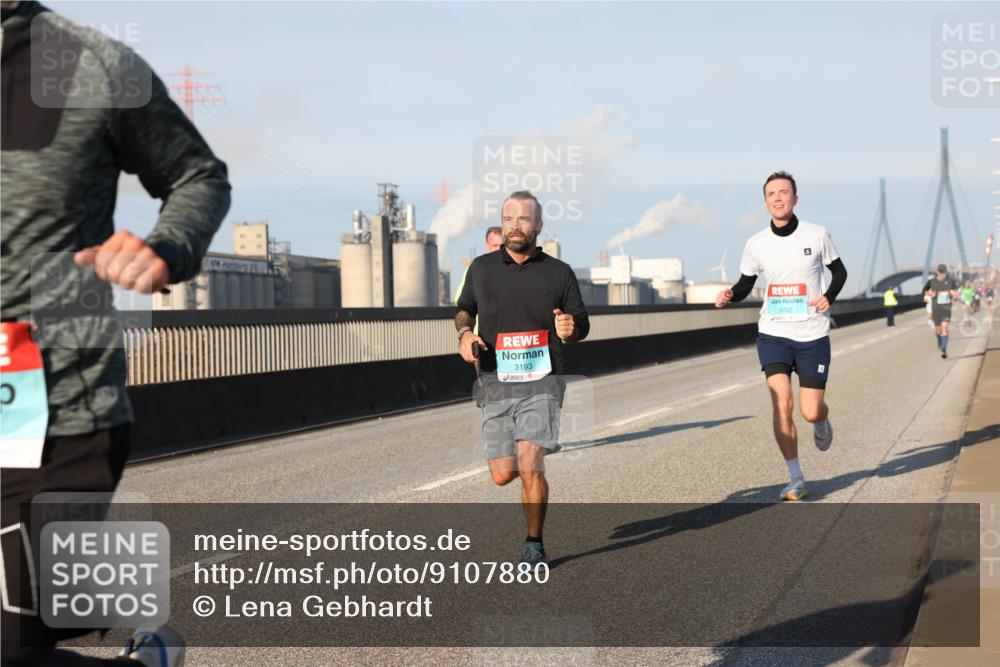 03.10.2025 - Köhlbrandbrückenlauf Lena Gebhardt http://msf.ph/oto/9107880 03.10.2025 09:40:37 Position 2 3193, 3702, 1 meine-sportfotos.de