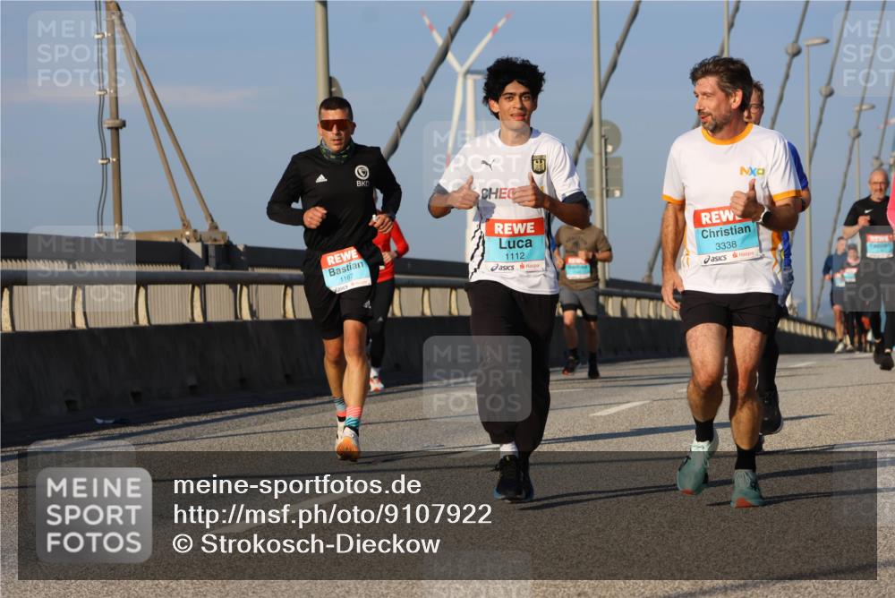 03.10.2025 - Köhlbrandbrückenlauf Strokosch-Dieckow http://msf.ph/oto/9107922 03.10.2025 09:37:52 Position 2 1167, 1112, 3338 meine-sportfotos.de