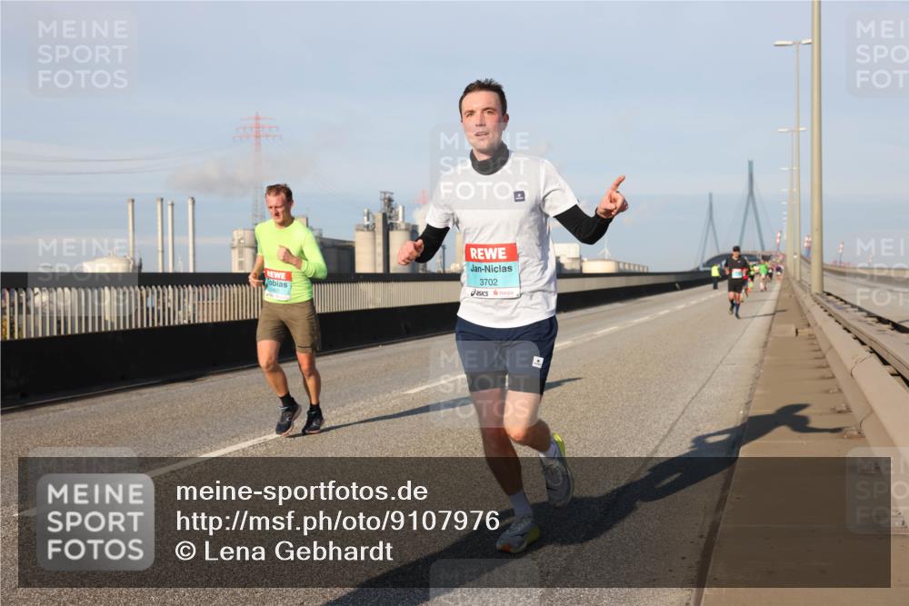 03.10.2025 - Köhlbrandbrückenlauf Lena Gebhardt http://msf.ph/oto/9107976 03.10.2025 09:40:38 Position 2 3702 meine-sportfotos.de