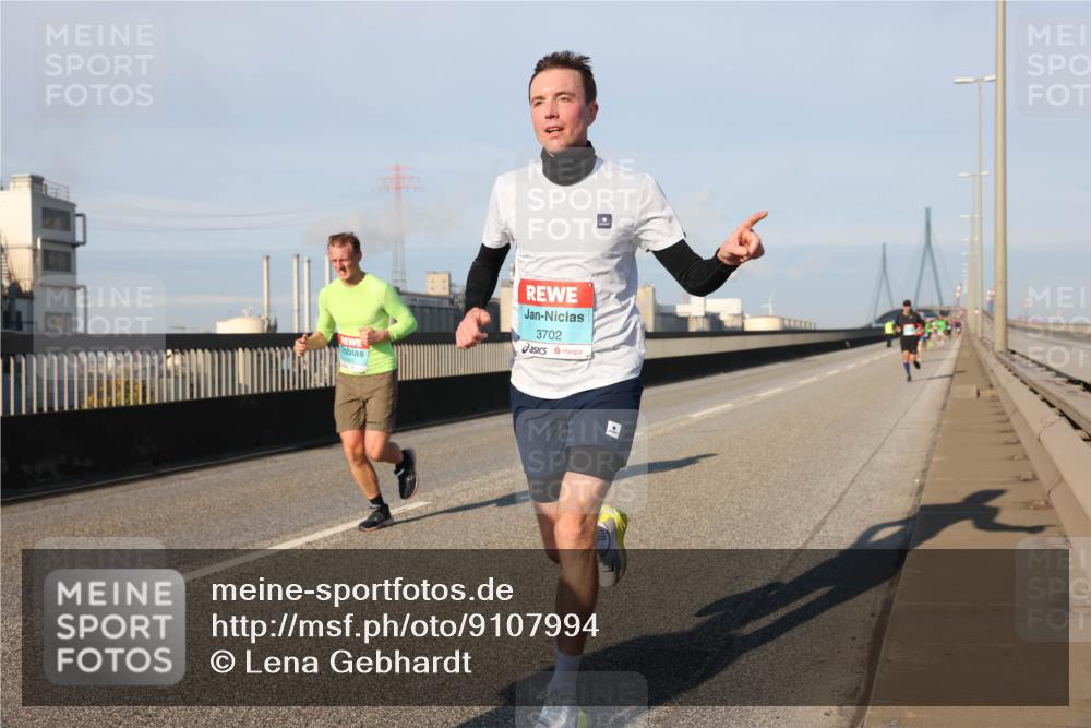03.10.2025 - Köhlbrandbrückenlauf Lena Gebhardt http://msf.ph/oto/9107994 03.10.2025 09:40:39 Position 2 3702 meine-sportfotos.de