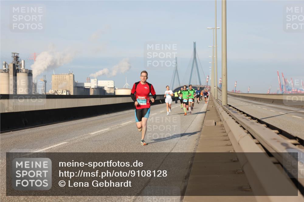 03.10.2025 - Köhlbrandbrückenlauf Lena Gebhardt http://msf.ph/oto/9108128 03.10.2025 09:40:47 Position 2 3490 meine-sportfotos.de
