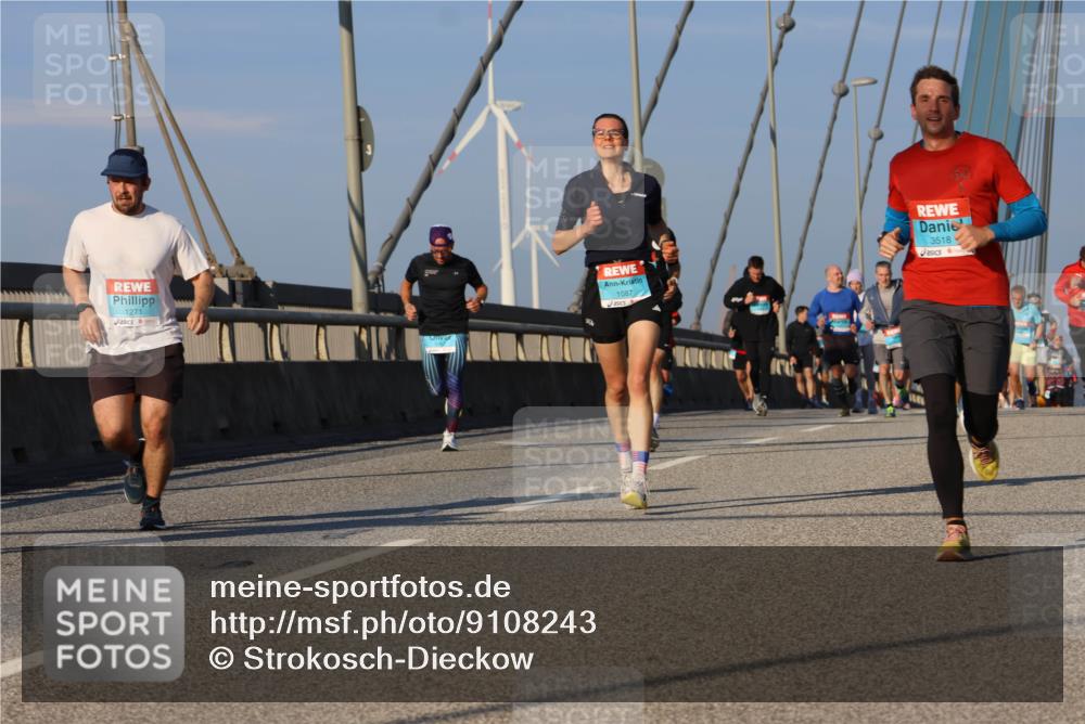 03.10.2025 - Köhlbrandbrückenlauf Strokosch-Dieckow http://msf.ph/oto/9108243 03.10.2025 09:38:32 Position 2 1271, 1087, 3518 meine-sportfotos.de