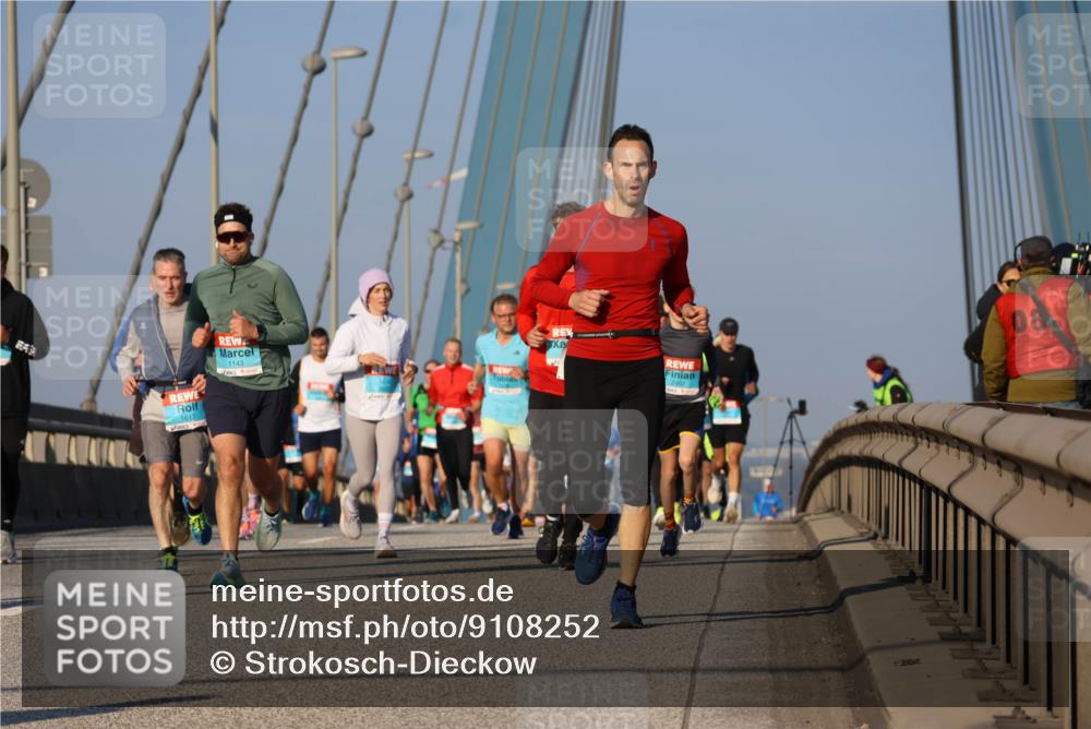 03.10.2025 - Köhlbrandbrückenlauf Strokosch-Dieckow http://msf.ph/oto/9108252 03.10.2025 09:38:36 Position 2 1617, 1143, 08 meine-sportfotos.de