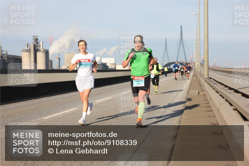 03.10.2025 - Köhlbrandbrückenlauf Lena Gebhardt http://msf.ph/oto/9108339 03.10.2025 09:40:53 Position 2 3715, 2703 meine-sportfotos.de