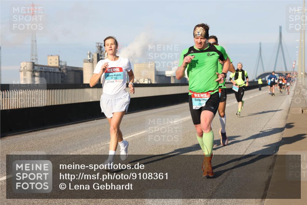 03.10.2025 - Köhlbrandbrückenlauf Lena Gebhardt http://msf.ph/oto/9108361 03.10.2025 09:40:54 Position 2 3715, 270 meine-sportfotos.de
