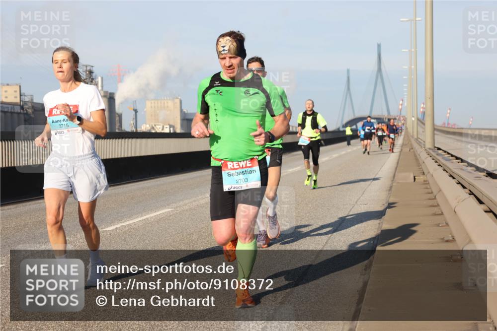 03.10.2025 - Köhlbrandbrückenlauf Lena Gebhardt http://msf.ph/oto/9108372 03.10.2025 09:40:54 Position 2 3715, 2703 meine-sportfotos.de