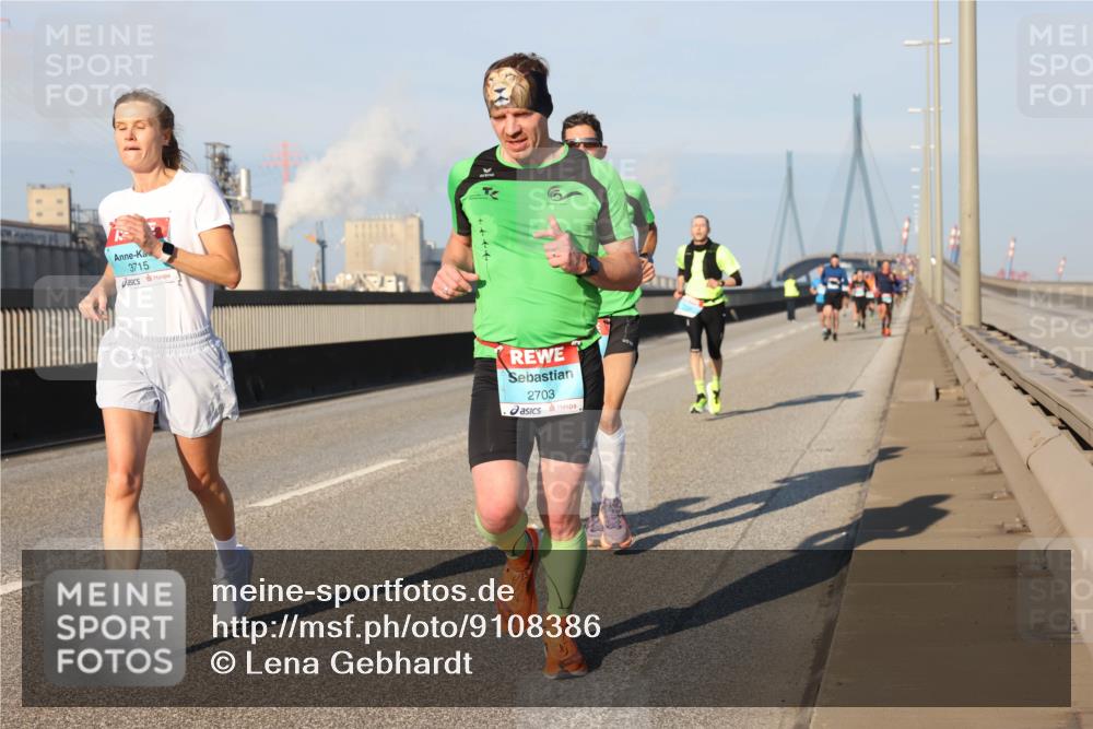 03.10.2025 - Köhlbrandbrückenlauf Lena Gebhardt http://msf.ph/oto/9108386 03.10.2025 09:40:54 Position 2 3715, 2703 meine-sportfotos.de