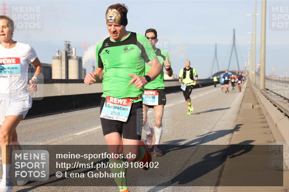 03.10.2025 - Köhlbrandbrückenlauf Lena Gebhardt http://msf.ph/oto/9108402 03.10.2025 09:40:54 Position 2 3715, 2703, 2704 meine-sportfotos.de