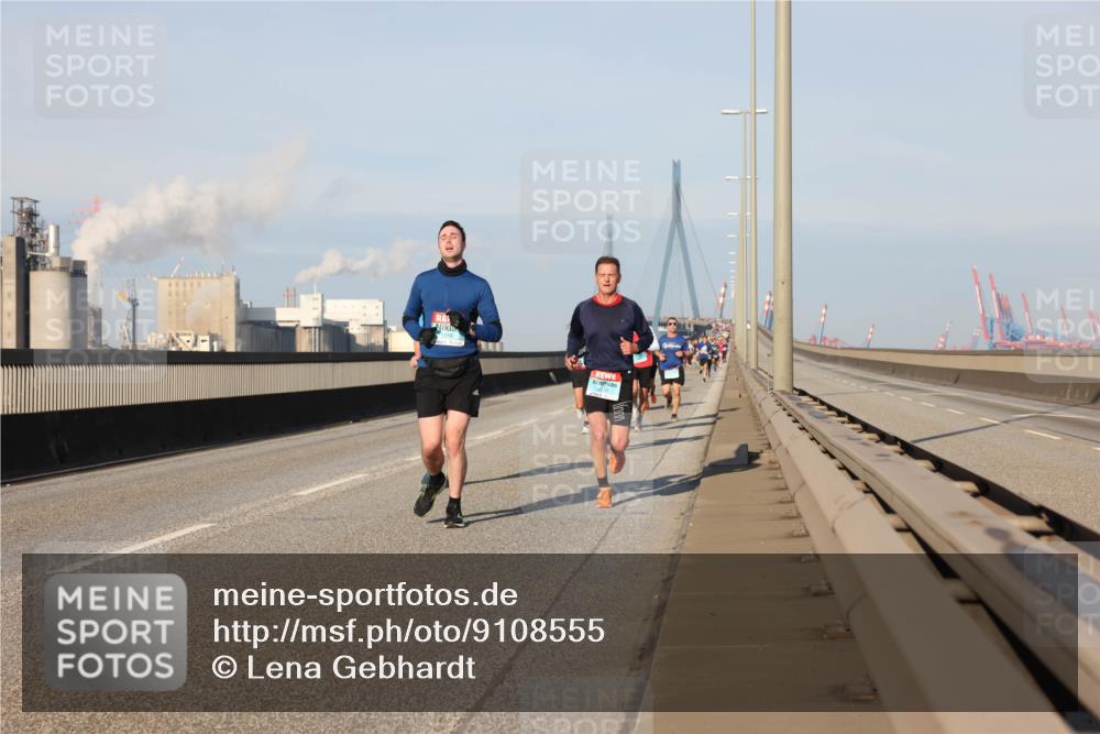 03.10.2025 - Köhlbrandbrückenlauf Lena Gebhardt http://msf.ph/oto/9108555 03.10.2025 09:41:03 Position 2  meine-sportfotos.de
