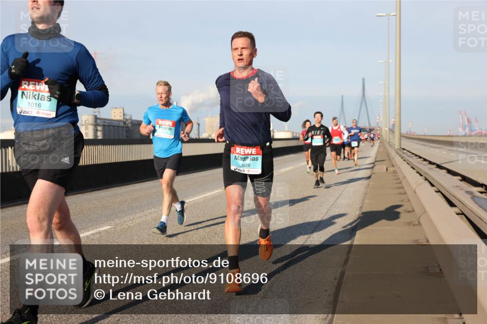 03.10.2025 - Köhlbrandbrückenlauf Lena Gebhardt http://msf.ph/oto/9108696 03.10.2025 09:41:06 Position 2 1016, 3628 meine-sportfotos.de