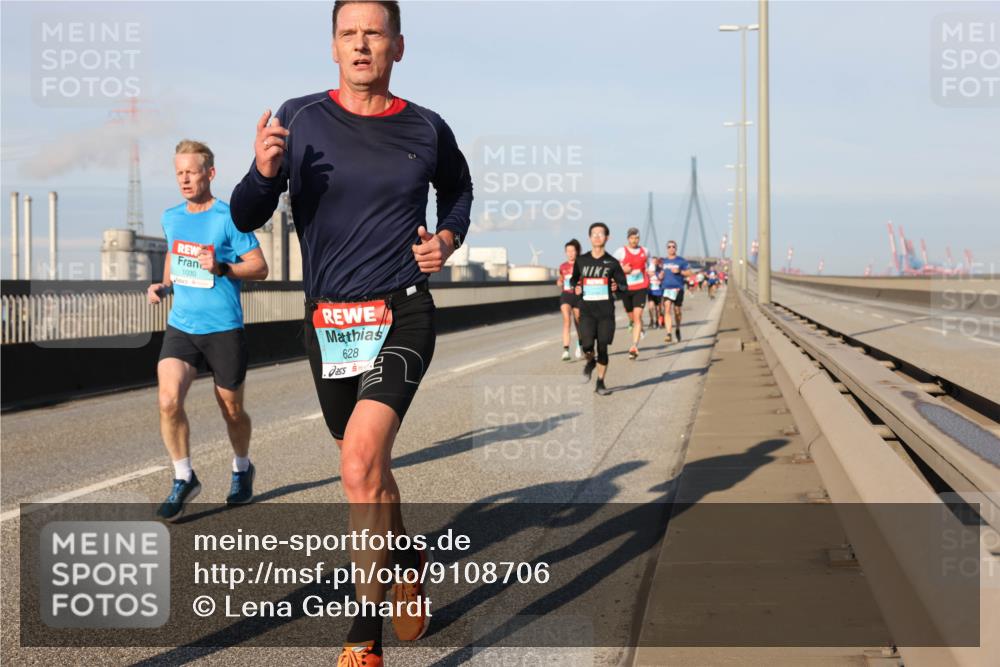 03.10.2025 - Köhlbrandbrückenlauf Lena Gebhardt http://msf.ph/oto/9108706 03.10.2025 09:41:06 Position 2 1030, 628 meine-sportfotos.de