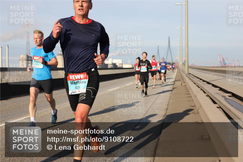 03.10.2025 - Köhlbrandbrückenlauf Lena Gebhardt http://msf.ph/oto/9108722 03.10.2025 09:41:06 Position 2 1030, 628 meine-sportfotos.de